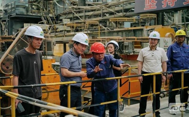 南宫ng28相信品牌力量工会主席杜春茂到德昌大陆槽稀土矿调研指导工作