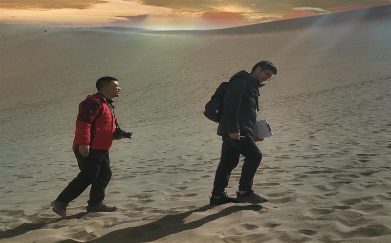 丝路石语证坚韧，，，，，黄沙百战铸传奇——区调队助力敦煌世界地质公园再评估绿牌侧记